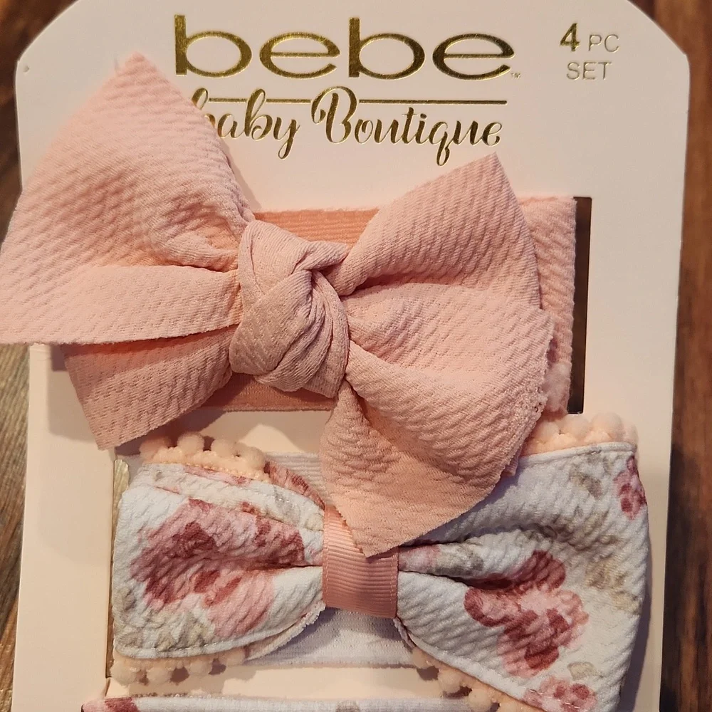NWT Bebe Pink and White Floral Bib and Bow Set